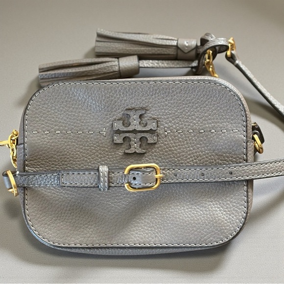TORY BURCH Pebbled Leather Camera Bag in Silver Maple - Picture 9 of 11